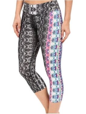 PrAna Roxanne Hydrobloom kaleidoscope print  capri leggings sz medium